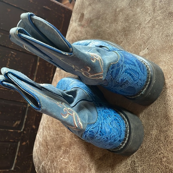 Justin Women's Blue Round Toe Cowgirl Boots. Good Condition. Size 8B. - Picture 10 of 16